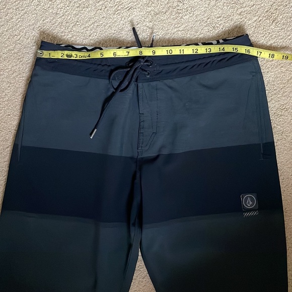 Volcom Stoneys Men’s Swim Trunks. - Picture 9 of 14